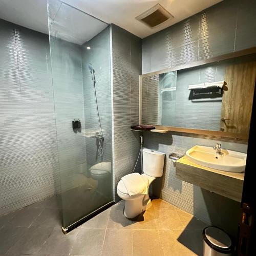 a bathroom with a toilet and a sink and a shower at Azana Style Hotel Lovina Bali in Lovina