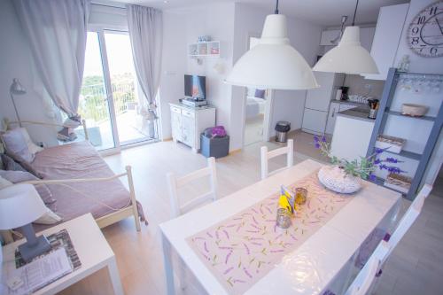 Obiteljski Apartmani Švob Lavanda & Ružmarin sa terasom i pogledom na more