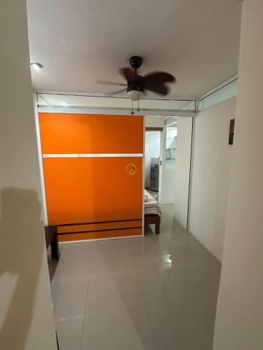 an orange door in a room with a ceiling at Departamento Masha in Tizimín