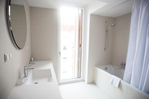 a bathroom with a shower, sink, and toilet at Hotel Caroline in Vienna