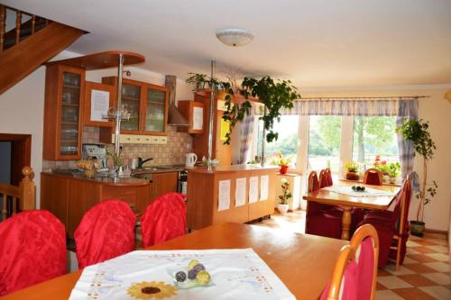 a kitchen and dining room with a table and chairs at Zielona Dolina in Nowogródek Pomorski