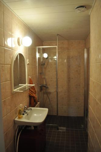 a bathroom with a shower and a sink at Apartment Hotel Kuukkarin Kortteeri in Pori