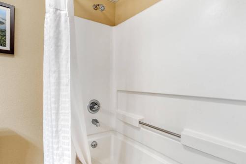 a bathroom with a tub and a shower curtain at Comfort Inn Pearl-Jackson in Pearl