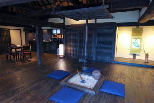 a room with blue mats on a wooden floor at Tougenkyo Iya no Yamazato in Miyoshi