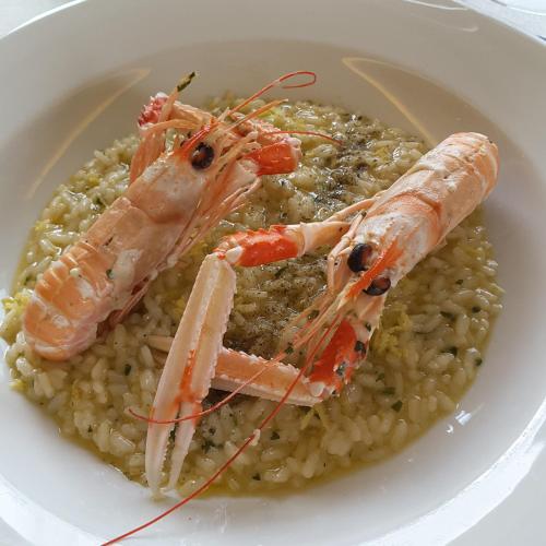 ホテルの敷地内または近くでの食事または食べ物
