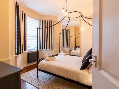 a bedroom with a bed and a mirror at Grosvenor 126 Trendy Jesmond Whole Apartment in Jesmond