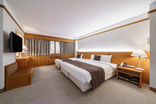 Llit o llits en una habitació de Commodore Hotel Busan