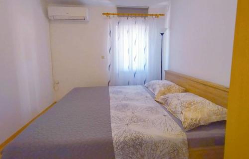Sara Pula Center Room No1