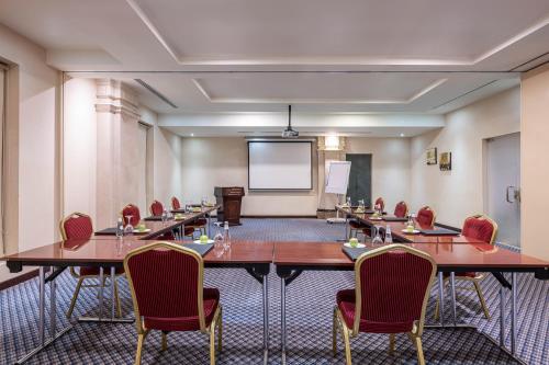Area bisnis dan/atau ruang konferensi di فندق كارم العليا