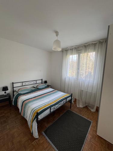 a bedroom with a bed and a window at Super maison entre paris et Disney in Chelles