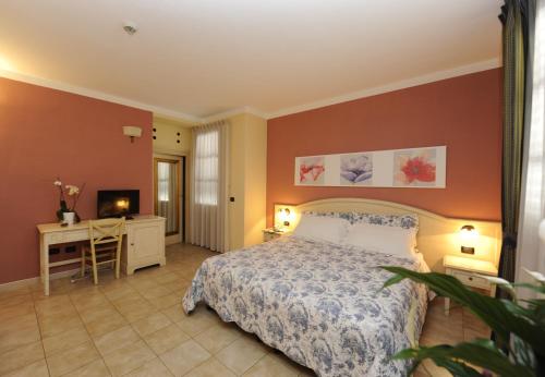 A bed or beds in a room at Hotel Sextum