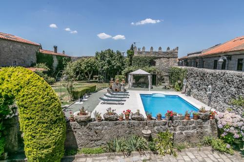 a house with a swimming pool in a yard at Solar Sampaio e Melo in Trancoso