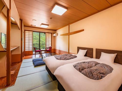 a room with two beds in a room at YU-FURI Nasu-Shiobara in Nasushiobara