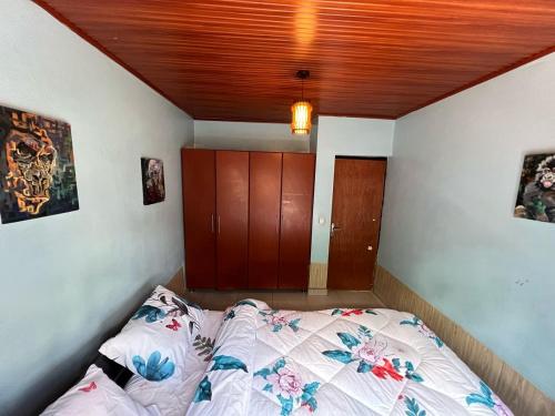 Postel nebo postele na pokoji v ubytování Imanzi house