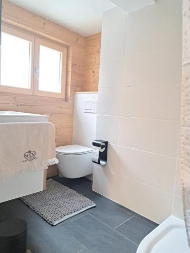 a bathroom with a toilet and a sink at Le cocon de Mâche in Hérémence