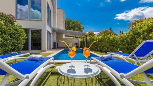 Sky & Sea Luxury Home with Whirpool&Sauna by Villas Guide