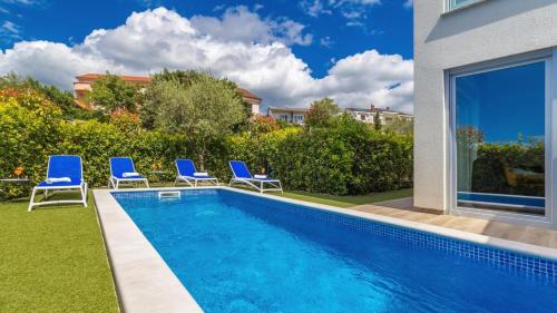 Sky & Sea Luxury Home with Whirpool&Sauna by Villas Guide