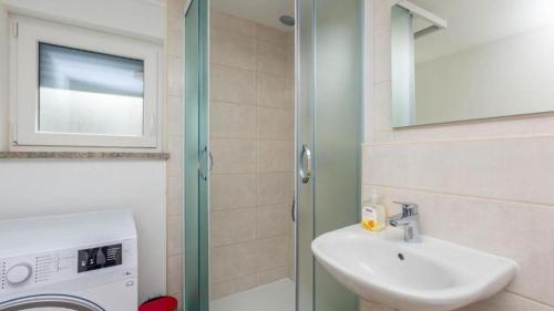 Sky & Sea Luxury Home with Whirpool&Sauna by Villas Guide