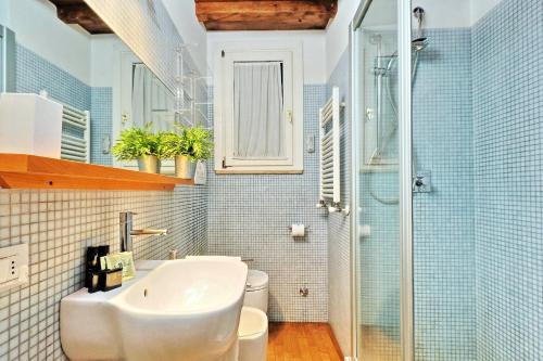 A bathroom at Parione Charme - My Extra Home