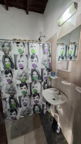 a bathroom with a shower curtain with faces on it at Casa en Claromecó in Balneario Claromecó