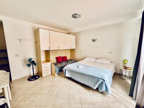 Lova arba lovos apgyvendinimo įstaigoje Flat 4U