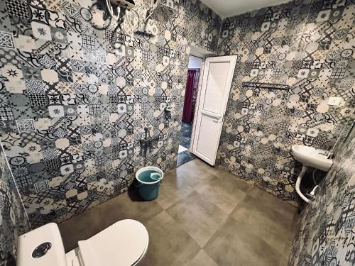 a bathroom with a toilet and a sink at Starfalls Eco Beach Resort in Irumeni