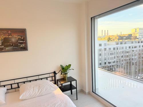 BASELiving 3BR Penthouse - Skyline View - Private Lift - Free Baselcard
