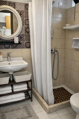 ANGELOS STUDIOS - Mediterranean Simple Living - Faliraki, Rhodes - Upper Floor 3 & 4