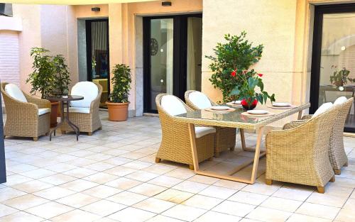 NEXTHOME Chill Out & Pool City Center