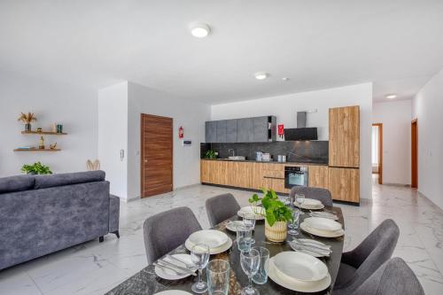 a living room with a table and a couch at New Family-Friendly & Spacious Apartment by SF Homes in Fgura