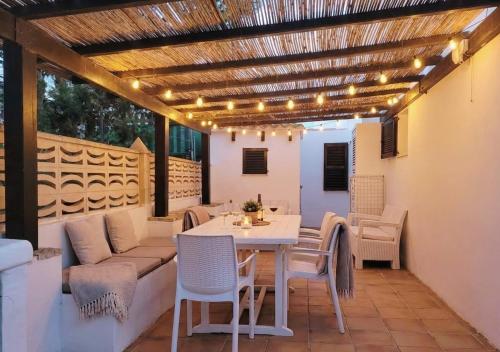 Amplia planta baja con gran espacio exterior