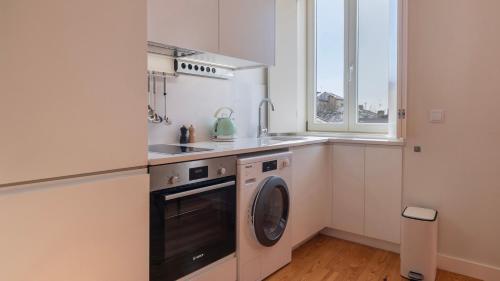 Stunning View Alfama Duplex by LovelyStay