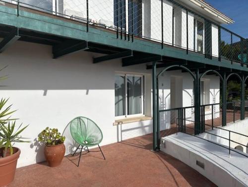 Independ room in villa with views 2