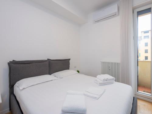 I-Host - Bright 1BR with Balcony in Milan