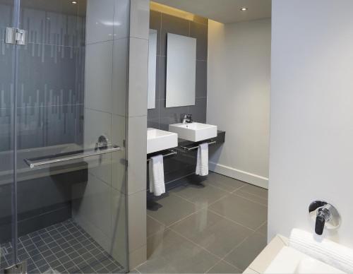 Bilik mandi di The Capital Menlyn Maine