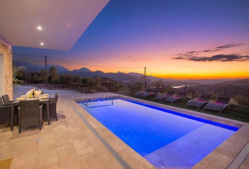 Casa Lola by Vintage Travel