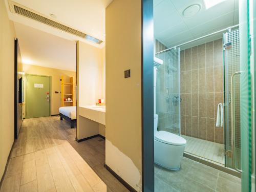 a bathroom with a toilet and a shower at Ibis Chengdu High-tech Electronics University in Pi