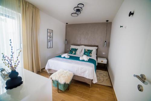 Apartman 76 - Modern Apartment with On-Site Private Parking