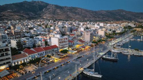 Zoe's Villa - Modern Karystos Apartments By The Port & Beach