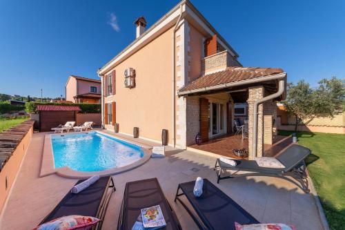 Casa Vivo by Briskva