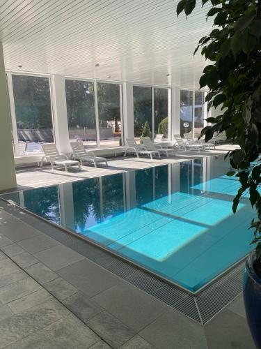 HappyLaax - Panoramic Penthouse - Pool, Sauna & Private Parking