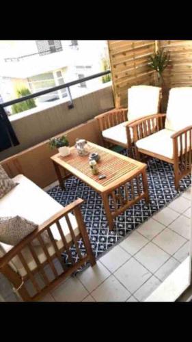 2 pièces terrasse clim parking et piscine