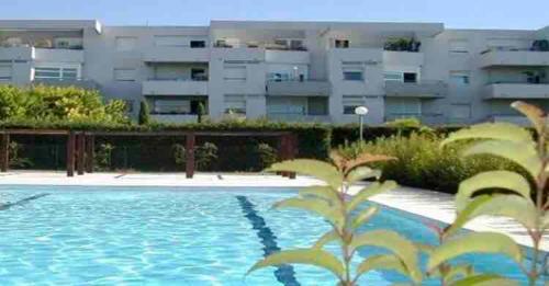 2 pièces terrasse clim parking et piscine