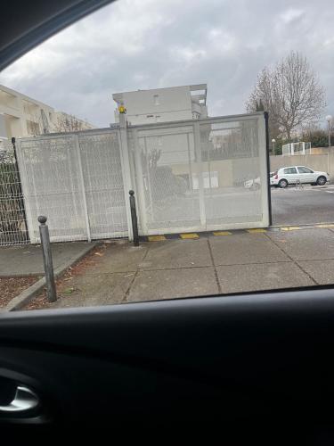 2 pièces terrasse clim parking et piscine