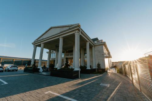 Hotel Caprice — Property building