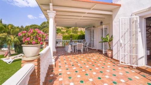 Las Tinajas Nerja by Ruralidays