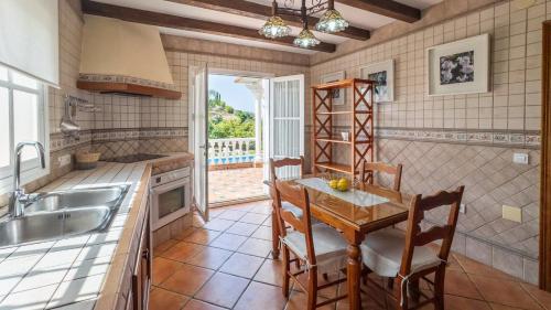 Las Tinajas Nerja by Ruralidays