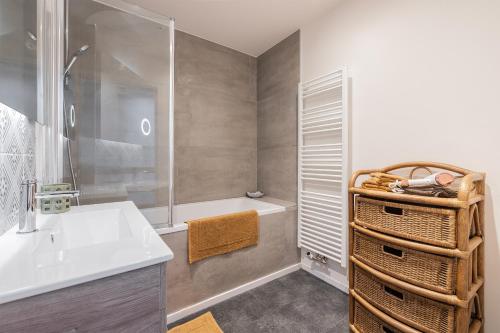 a bathroom with a sink and a tub and a shower at Butte du Lion in Genappe
