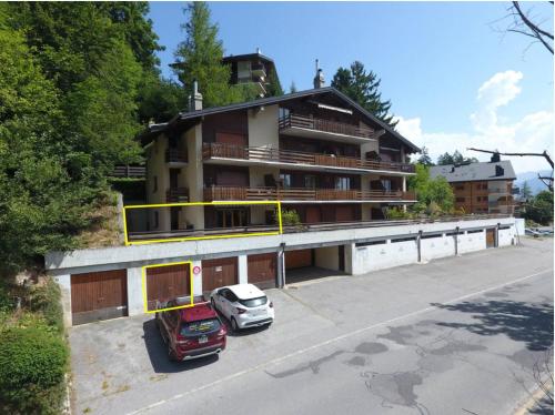Charming Vintage Flat near Spa Slopes