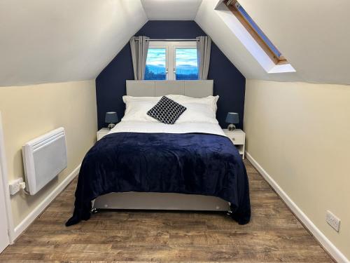 a bedroom with a large bed in a attic at The old greengrocers Battlesbridge in Rawreth